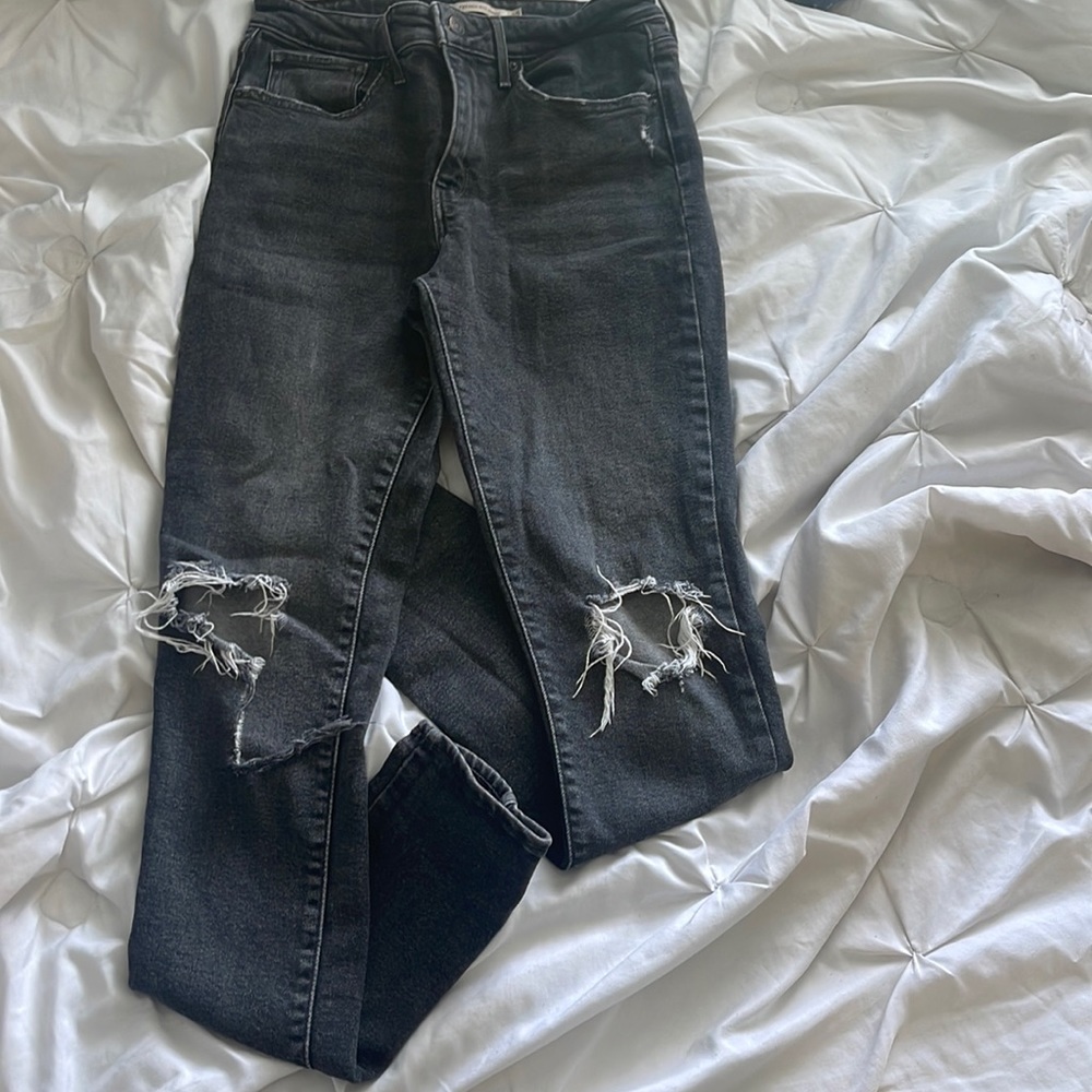 Black Levi high rise skinny jeans